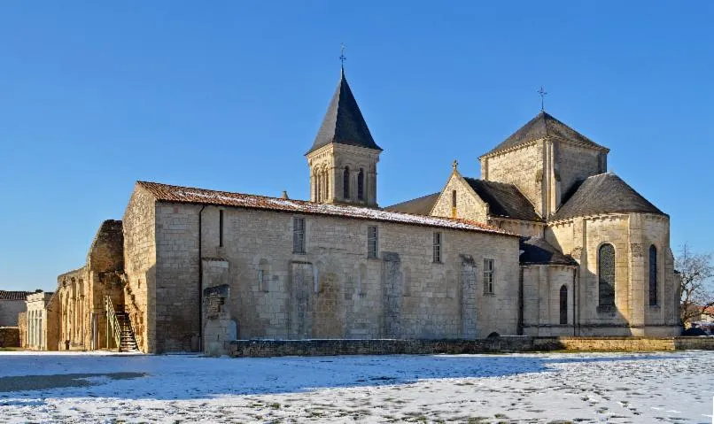 Image qui illustre: Abbaye De Nieul Sur L'autise