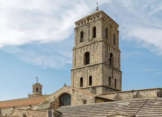 Image qui illustre: Arles et ses églises