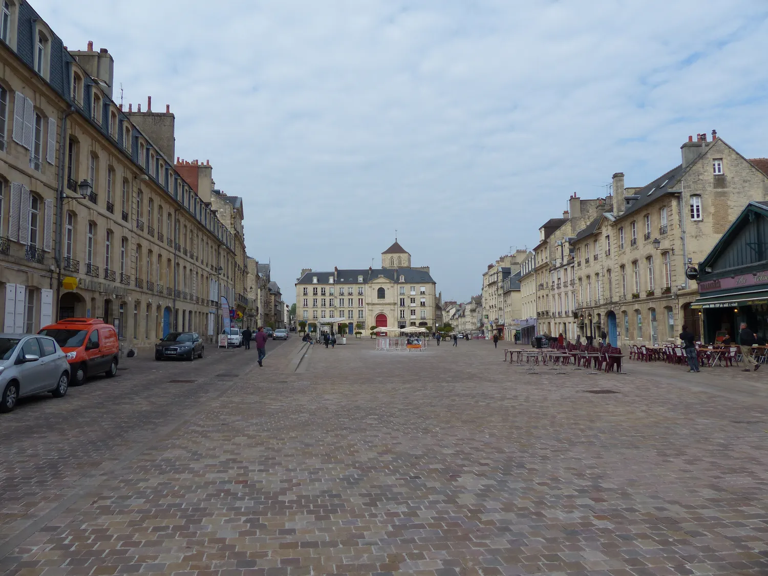 Image qui illustre: Place Saint-Sauveur  à Caen - 0