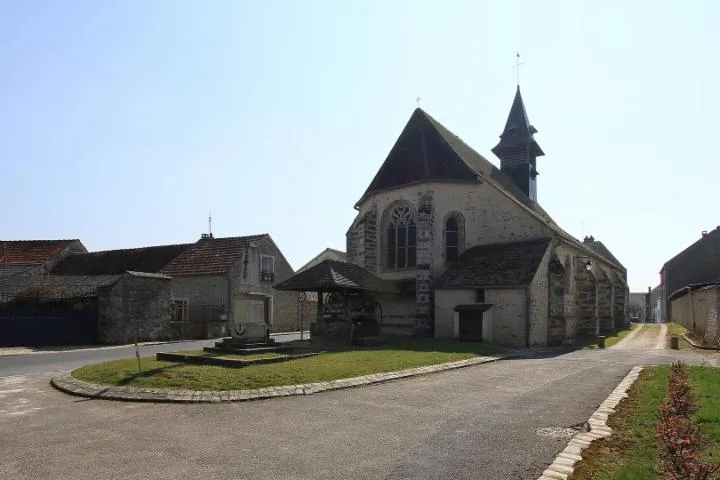 Image qui illustre: La Forêt-sainte-croix - Eglise Saint-saturnin