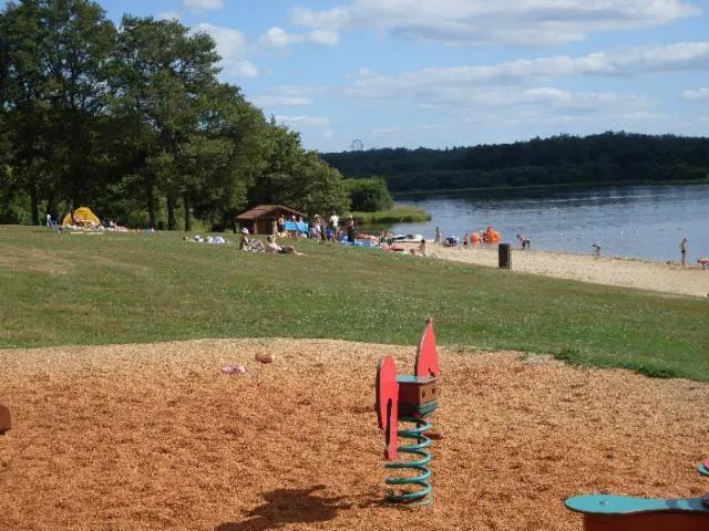 Image qui illustre: Lacs De Haute-charente : Plage De La Chassagne