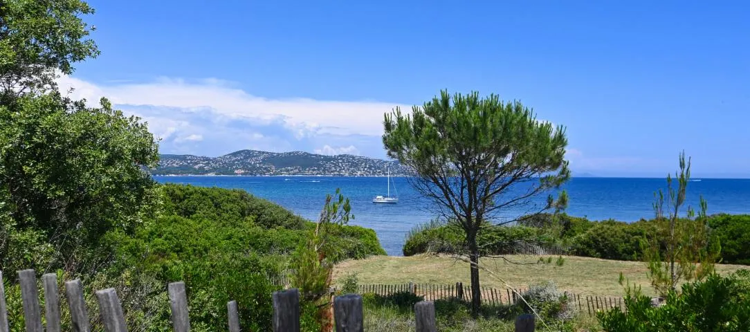 Image qui illustre: Itinérance et découverte en autonomie de l’architecture et du patrimoine contemporain de Sainte-Maxime