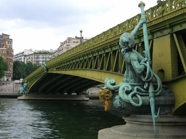 Image qui illustre: Pont Mirabeau