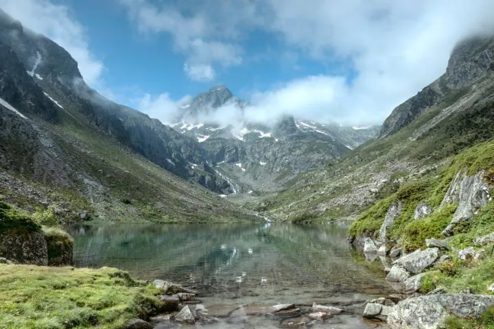 Image qui illustre: Lac d'Estom