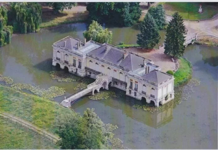 Image qui illustre: Château de RiCQUEBOURG