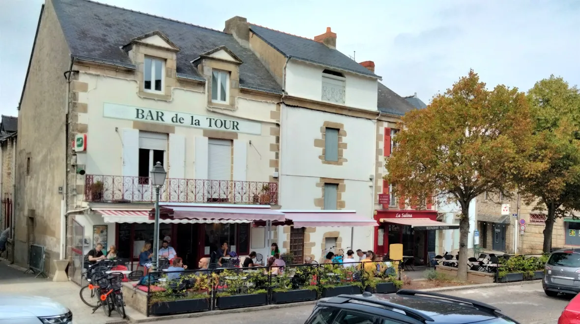 Image qui illustre: Concerts bar de la Tour et pizzeria La Salina à Batz-sur-Mer - 0