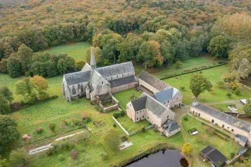 Image qui illustre: Découvrir en Côtes d'Armor un patrimoine monastique de plus de 800 ans : l'abbaye de Boquen, toujours vivante.