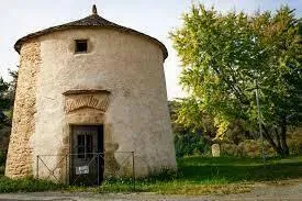 Image qui illustre: Découvrez l'histoire de ce moulin à vent récemment restauré