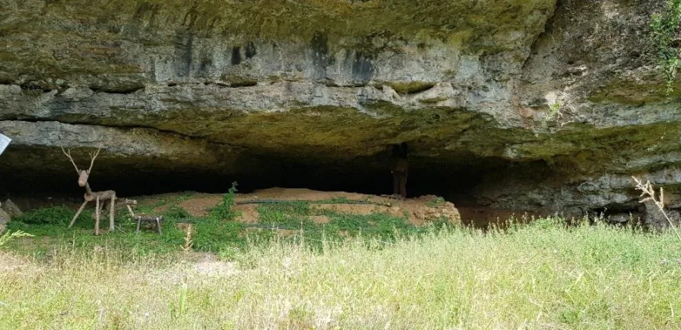 Image qui illustre: L’abri-sous-roche de l’Hermitage