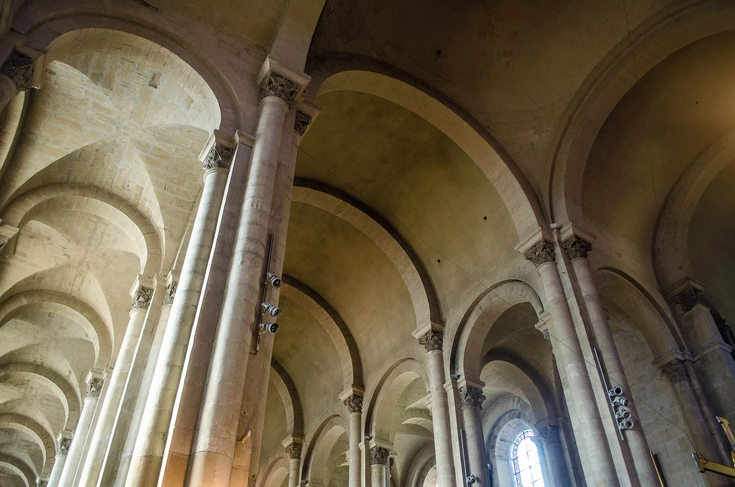 Image qui illustre: Cathédrale Saint-Apollinaire de Valence à Valence - 1