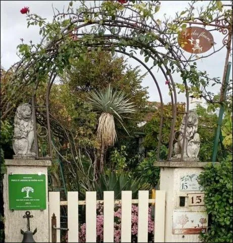 Image qui illustre: Visite du jardin Le Clos fleuri à Chabeuil