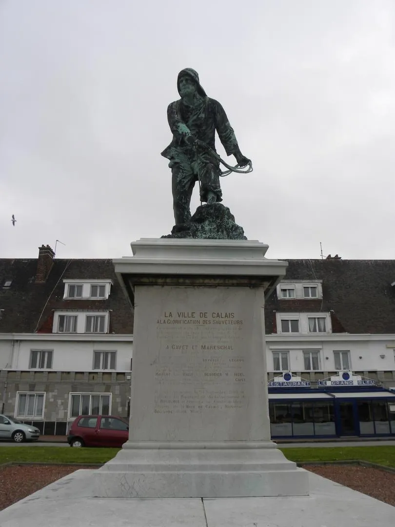 Image qui illustre: Monument des sauveteurs, ou Monument à Gavet-Mareschal à Calais - 1