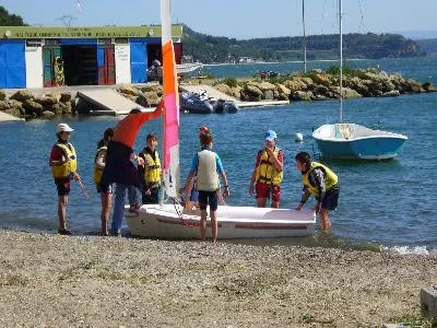 Image qui illustre: Base nautique Les Heures Claires à Istres - 0