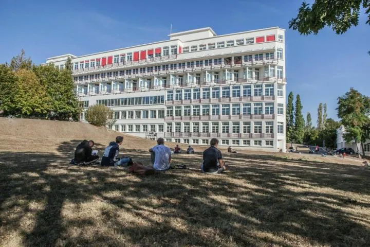 Image qui illustre: École nationale supérieure d'Architecture de Clermont-Ferrand (ENSACF)