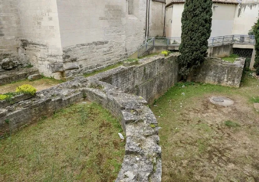 Image qui illustre: Mur de soutènement, rue racine