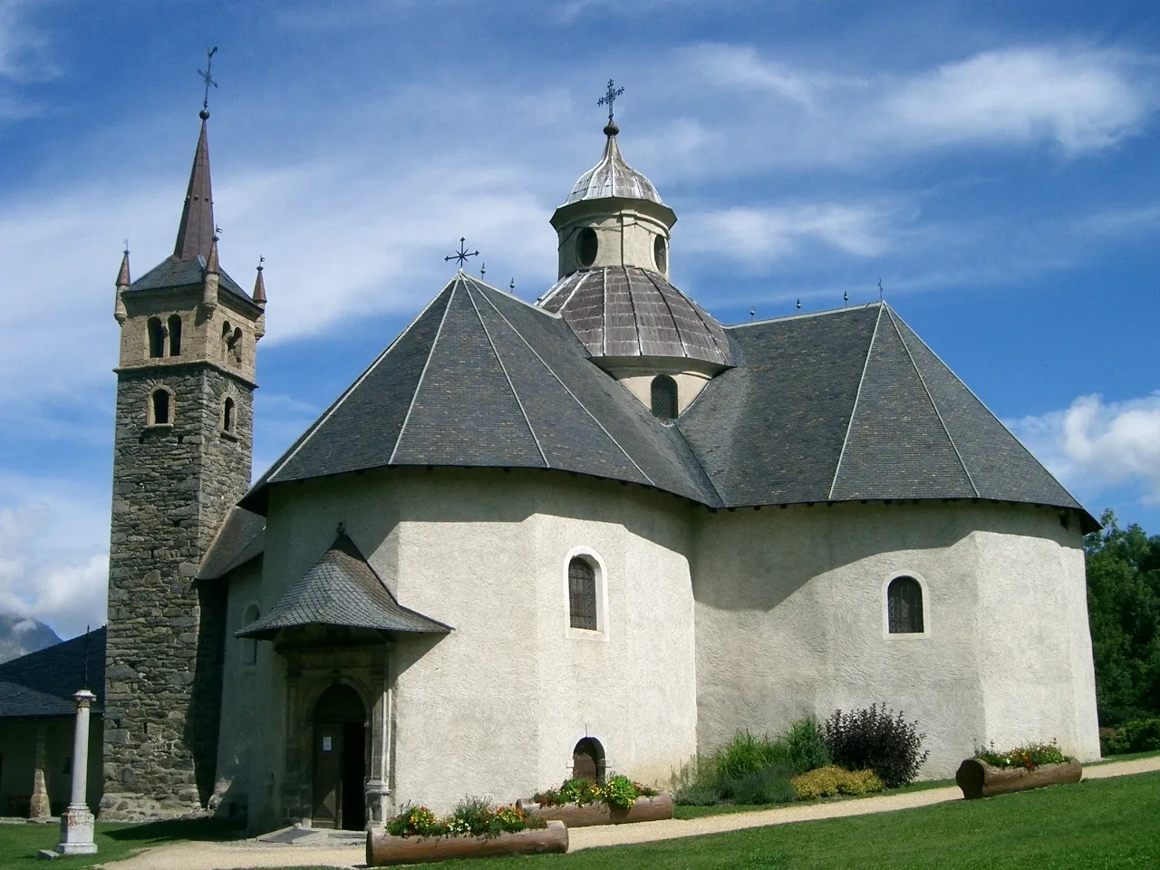 Image qui illustre: Chapelle Notre-Dame-de-la-Vie, une découverte insolite au pays du baroque à Les Belleville - 0