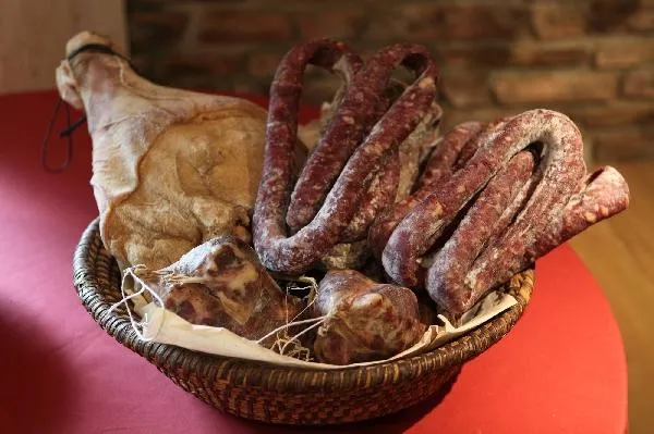 Image qui illustre: Ferme De La Martinie - Charcuterie Fermière