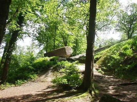 Image qui illustre: Forêt d'Huelgoat et son Chaos granitique