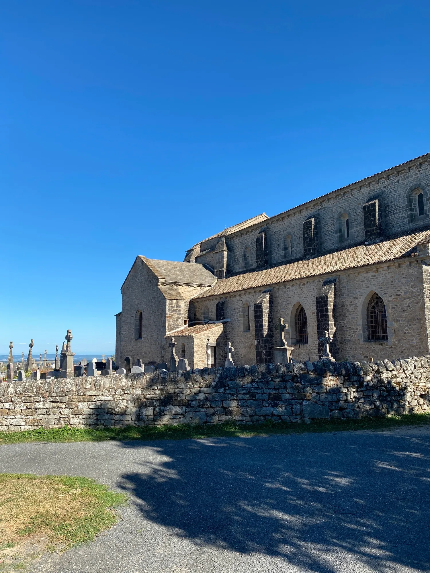 Image qui illustre: Église Romane De Mont-saint-vincent à Mont-Saint-Vincent - 1