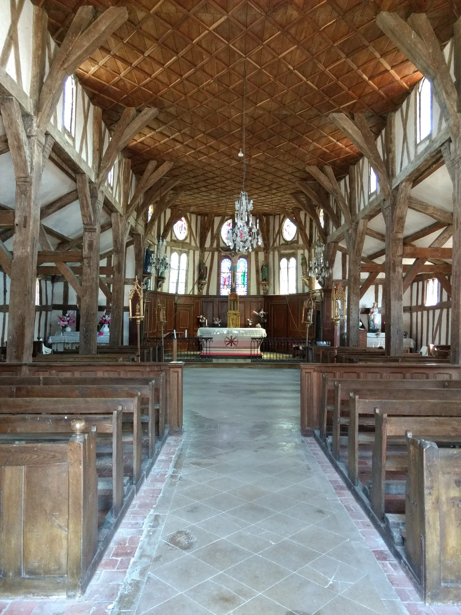 Image qui illustre: Eglise Saint-jacques-et-saint-philippe De Lentilles à Lentilles - 1