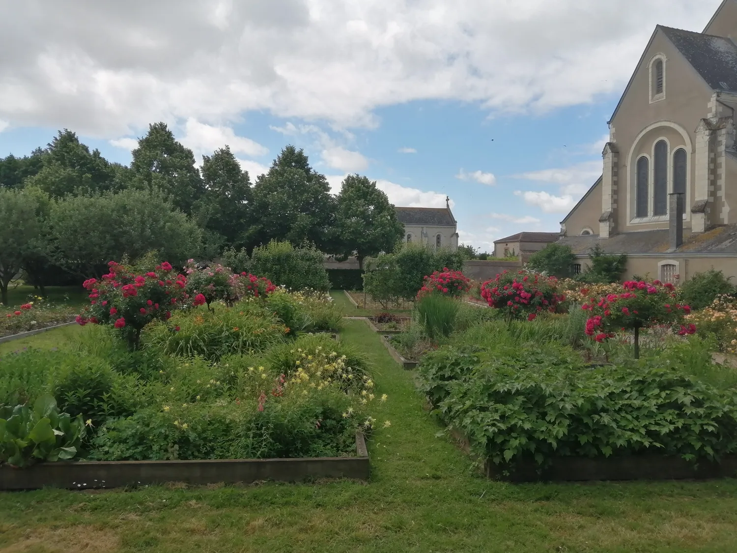 Image qui illustre: Visite du jardin du curé à La Roche-sur-Yon - 0