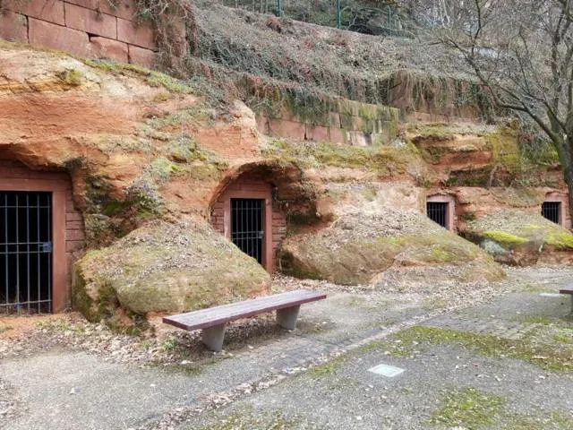 Image qui illustre: Caves Creusées Et Anciennes Mines De Falck