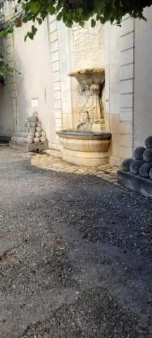 Image qui illustre: Boulets du XVème siècle de la cour de l'Hôtel de Ville de Toul