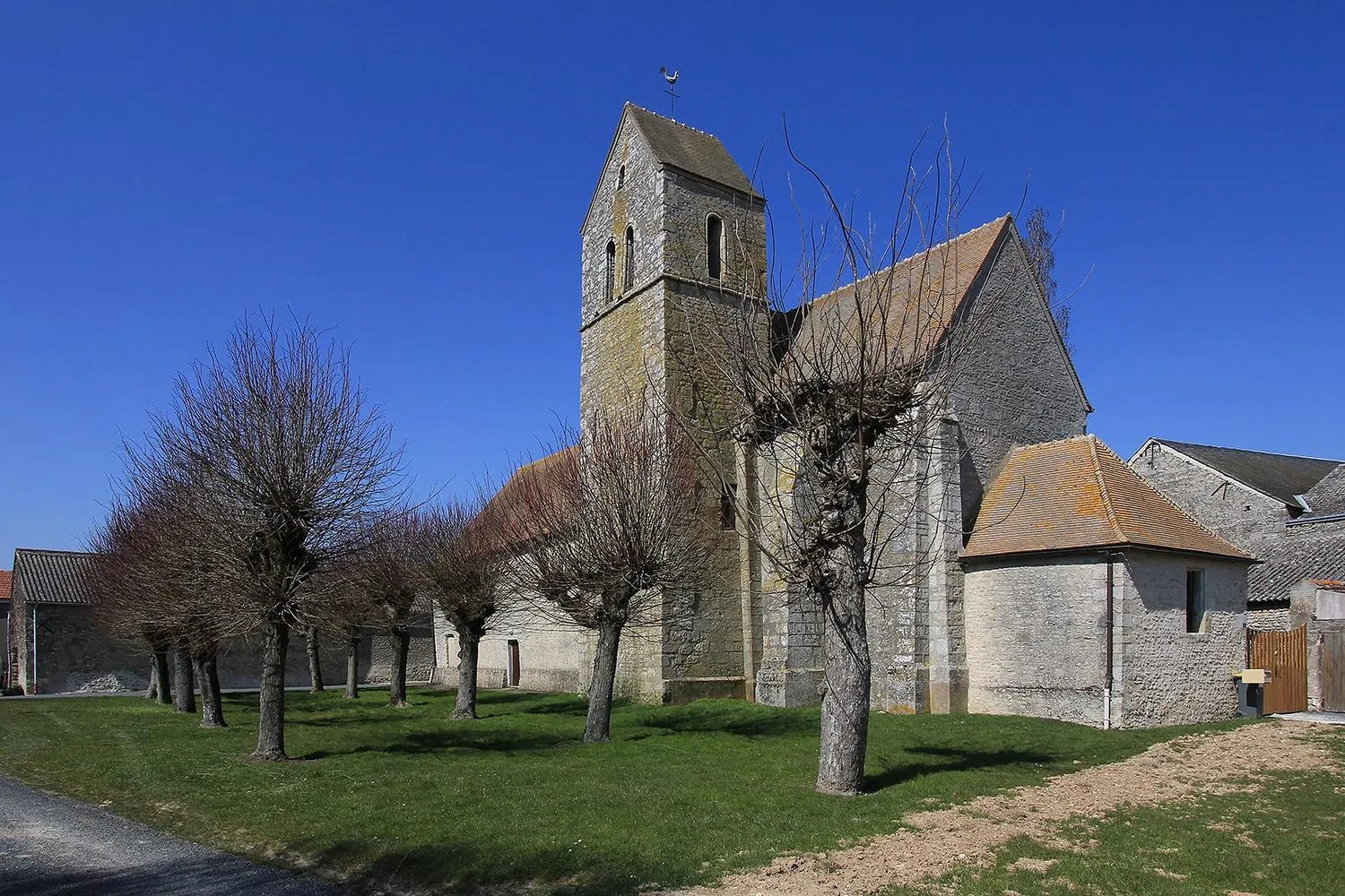 Image qui illustre: Blandy - Eglise Saint-maurice à Blandy - 0