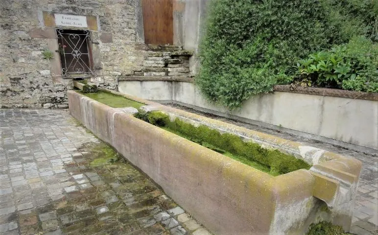 Image qui illustre: Fontaine Saint-Jean