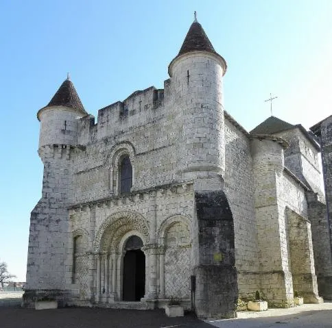 Image qui illustre: Eglise Saint-Vivien d'Ecoyeux