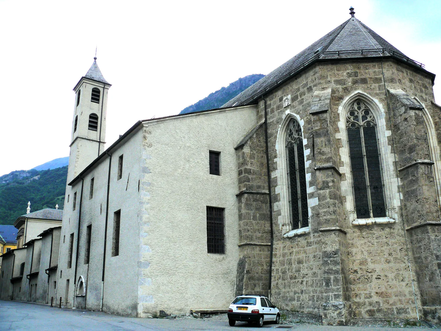 Image qui illustre: La Cathédrale Saint-jean-baptiste à Saint-Jean-de-Maurienne - 0