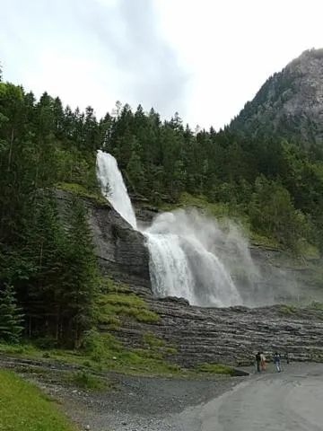 Image qui illustre: La cascade du Rouget