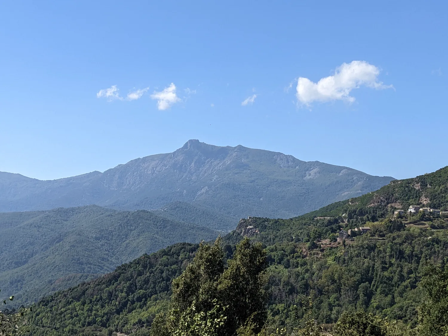 Image qui illustre: Montagne du San Petrone à Nocario - 1