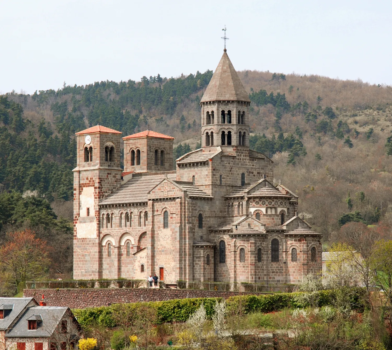 Image qui illustre: Église De Saint-nectaire - Notre Dame Du Mont Cornadore à Saint-Nectaire - 0