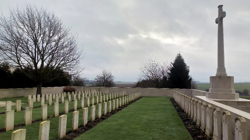 Image qui illustre: Louvencourt Military Cemetery