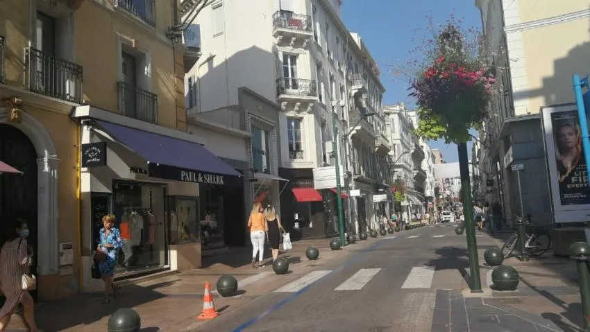 Image qui illustre: La rue d'Antibes