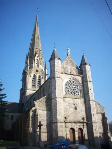 Image qui illustre: Collégiale Notre Dame D'auffay