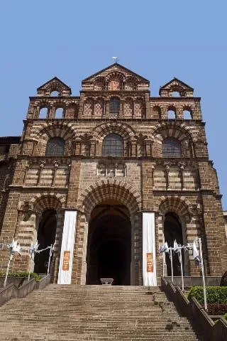 Image qui illustre: Cathédrale Notre-Dame-du-Puy