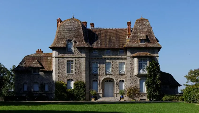 Image qui illustre: Le Château Du Bois-rouaud