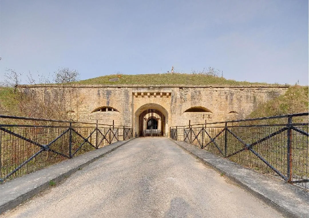 Image qui illustre: Fort de la Motte-Giron