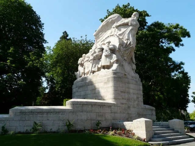 Image qui illustre: Le Monument De La Victoire