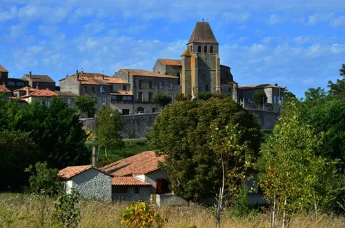 Image qui illustre: Saint-pastour, Une Bastide De Hauteur à Saint-Pastour - 2