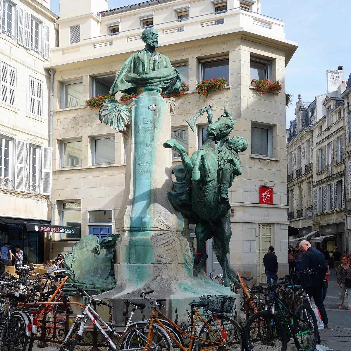 Image qui illustre: Monument à Eugène Fromentin à La Rochelle - 0