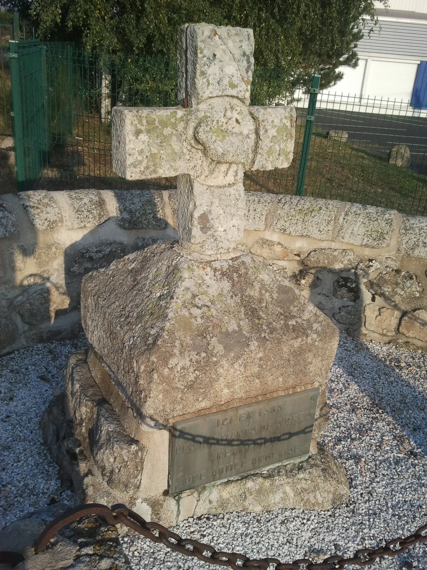 Image qui illustre: Croix Des Anglais - Saint-chely-D'apcher à Saint-Chély-d'Apcher - 0