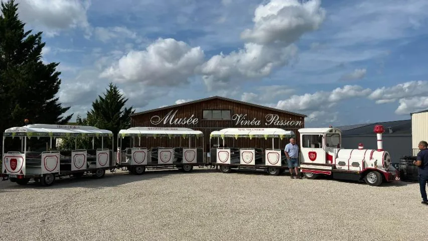 Image qui illustre: Le Petit Train Touristique de Chablis