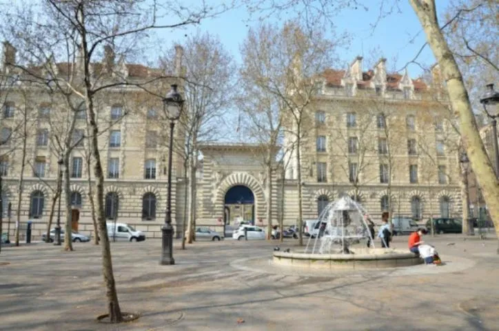 Image qui illustre: La Place Monge