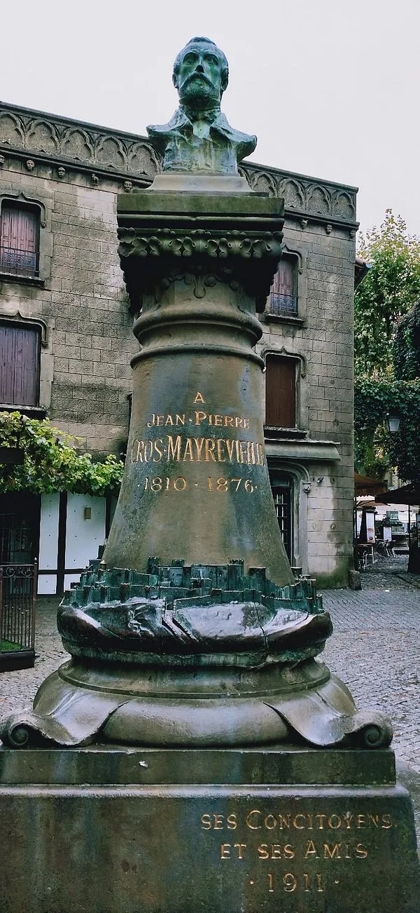 Image qui illustre: Buste de Jean-Pierre Cros Mayrevieille à Carcassonne - 1