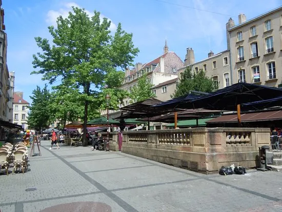 Image qui illustre: Place Saint Jacques