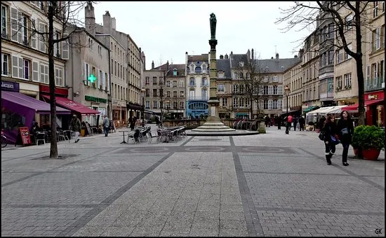 Image qui illustre: Place Saint Jacques