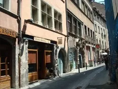 Image qui illustre: Visite guidée de la rue Chenoise à Grenoble - 0